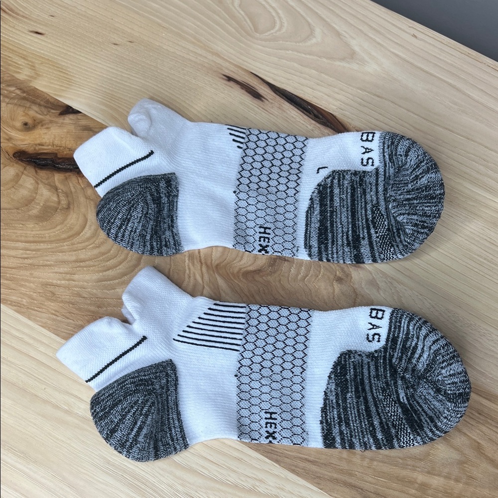 NEW Bombas Performance Ankle Running Socks White- Medium - Picture 2 of 3